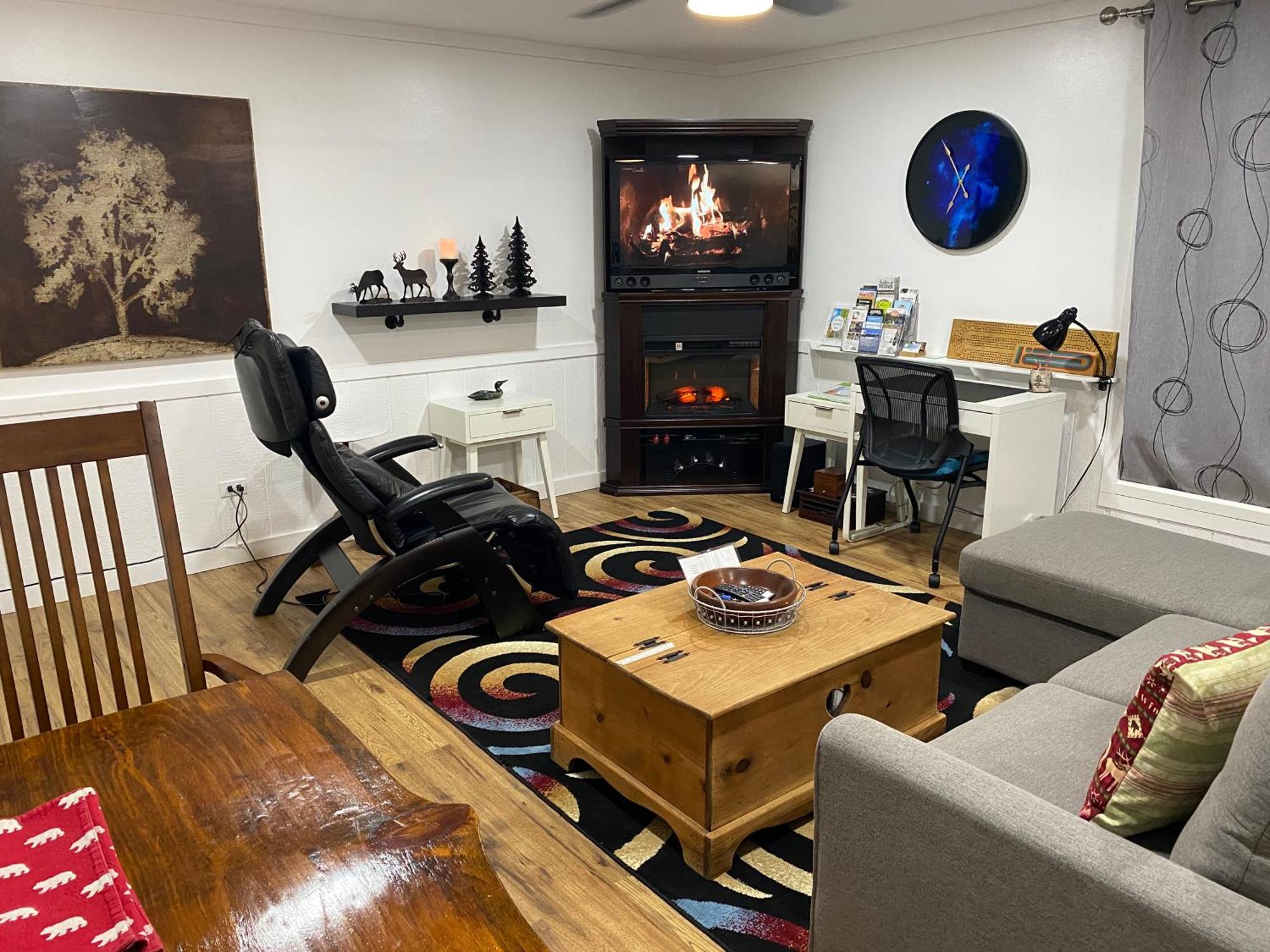 Our Place Up North Bnb Huntsville Esterno foto