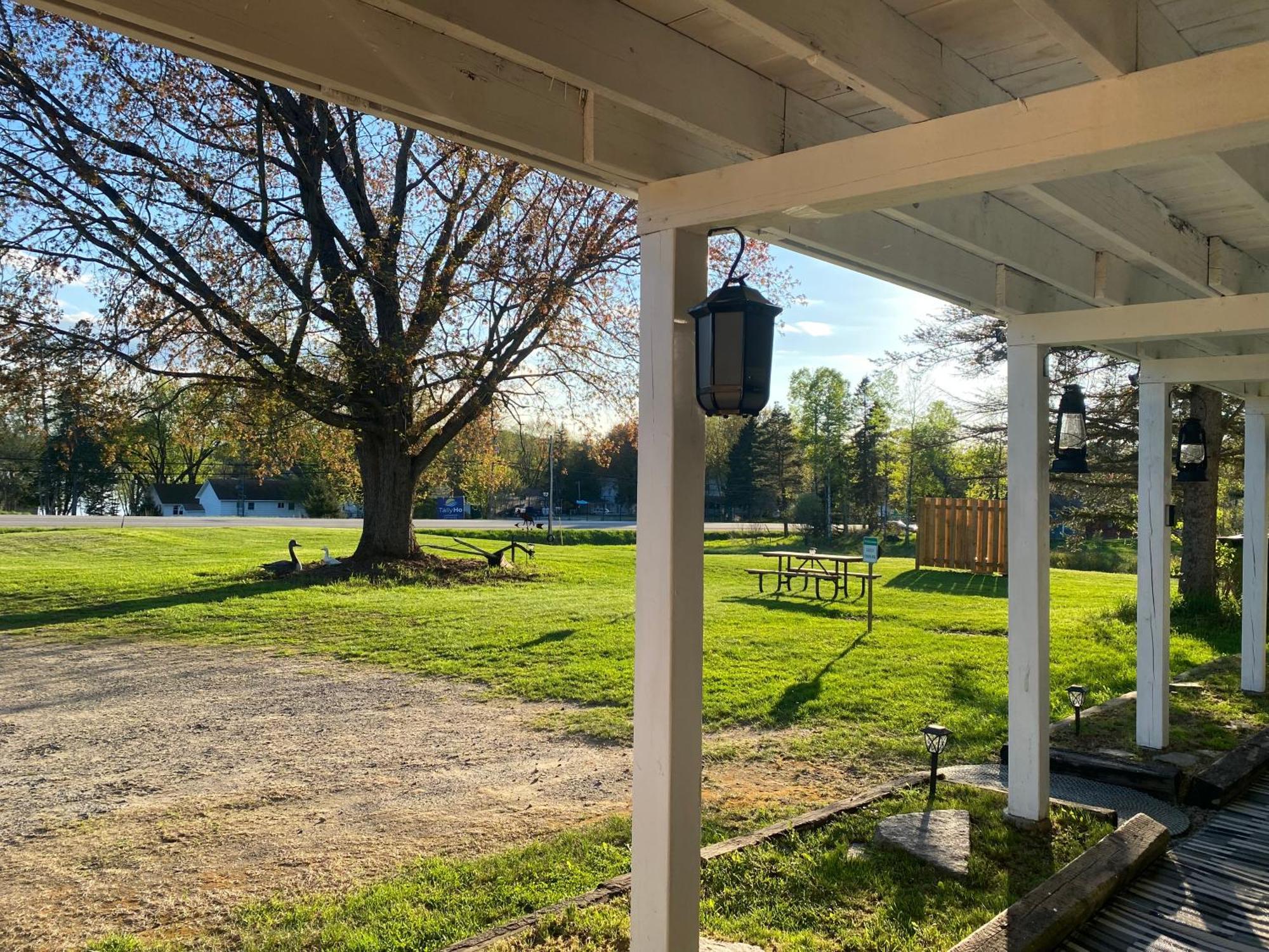 Our Place Up North Bnb Huntsville Esterno foto